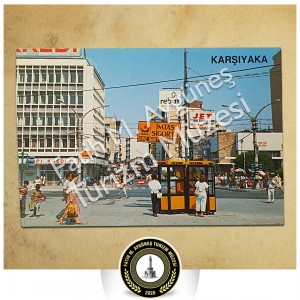1970l'li yıllarda İzmir Karşıyaka Çarşısı girişi
